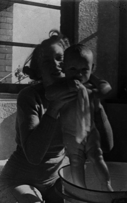 Ria-bathing-baby-John-FOR-WEB-2