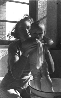 Ria-bathing-baby-JohnPP